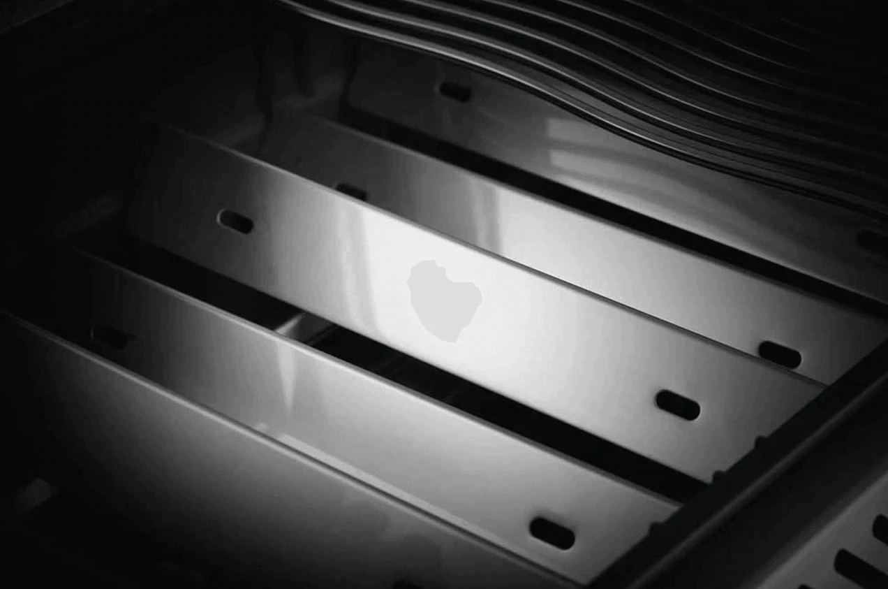 Napoleon Rogue RSE 425 3 Burner SS BBQ With Side Burner 8 Napoleon Rogue RSE 425 3 Burner SS BBQ With Side Burner - Image 8