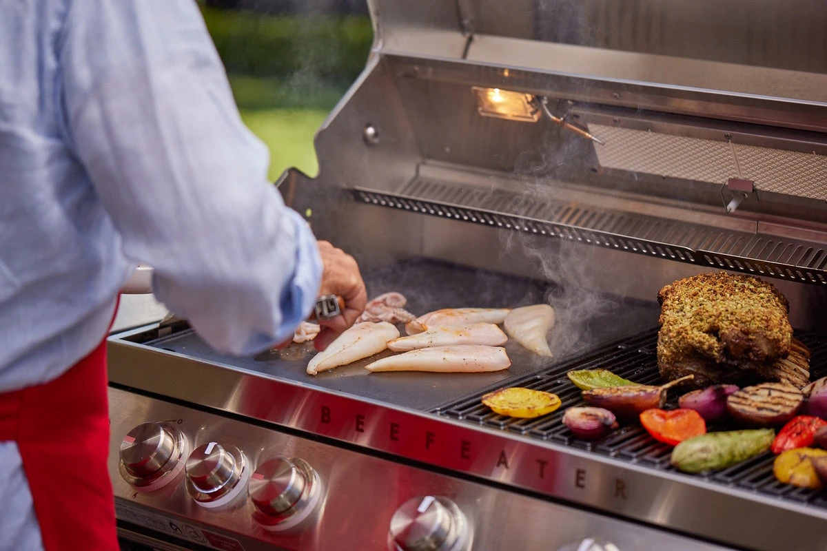 Beefeater 1600 Series Dark 5 Burner BBQ On Trolley 13 Beefeater 1600 Series Dark 5 Burner BBQ On Trolley - Image 13