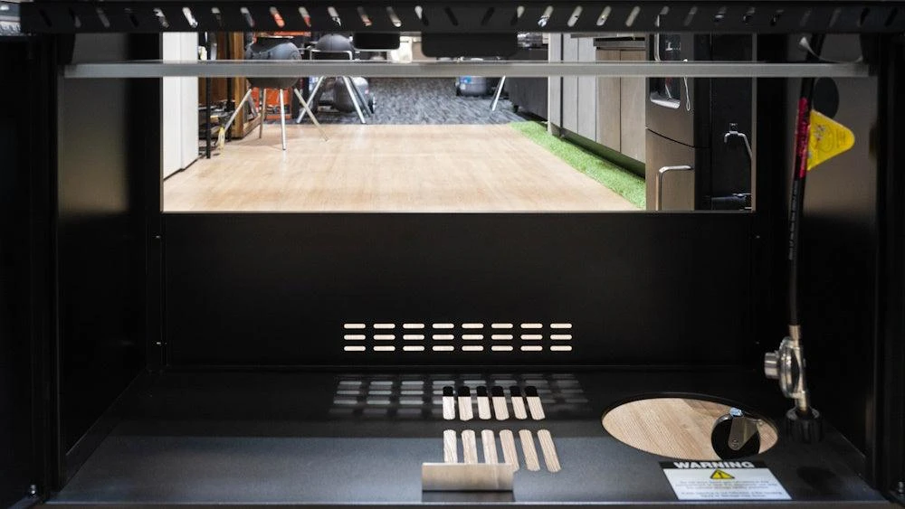 Gasmate Quasar Pro 6 Burner Trolley BBQ With Window In Hood & Side Burner 5 Gasmate Quasar Pro 6 Burner Trolley BBQ With Window In Hood & Side Burner - Image 5